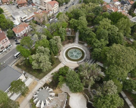 Имат ли фонтаните в обновената Градска градина на Пловдив работно време?
