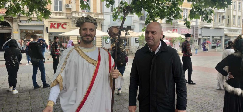 Бог Дионис и Костадин Димитров поведоха шествието за 