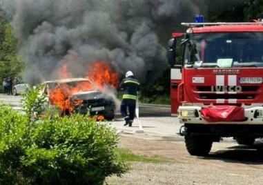 Лек автомобил БМВ Х3 със софийска регистрация се е запалил