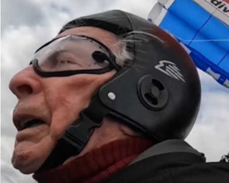 106-годишен стана най-възрастният парашутист в света