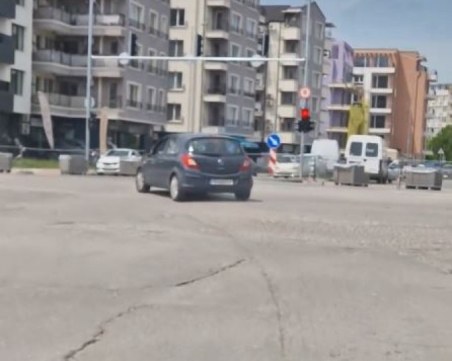 Шофьор от Пловдив не признава правилата, зави на червен светофар