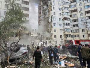 Блок се срути след украинска атака в Белгород, има жертви