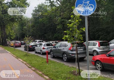 Трафикът в Пловдив тази сутрин е изключително натоварен като големи