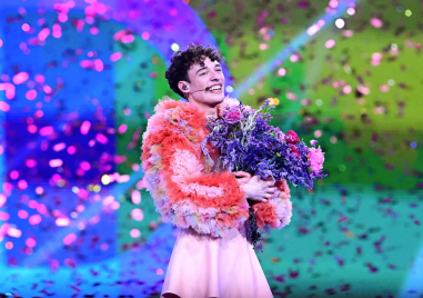 Победителят от тазгодишния конкурс Евровизия Немо беше посрещнат като герой