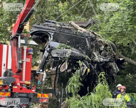 Джипът, в който загинаха двама младежи в Пловдив, е на съставните си части