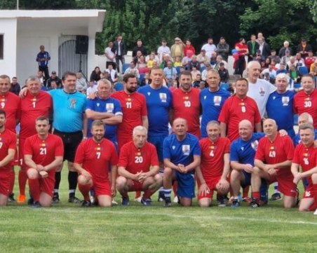 Крушарски и Златински гости на шоу-мач в Румъния