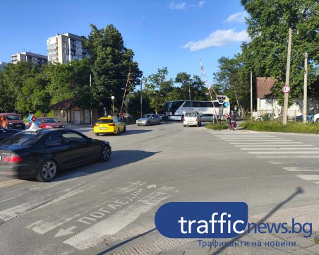 Лека катастрофа на Пещерско шосе блокира трафика, шофьор отказваше да премести колата