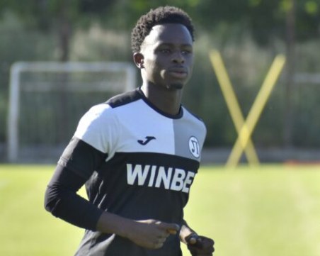 Локо пробва играч, минал през дубъла на Байерн Мюнхен