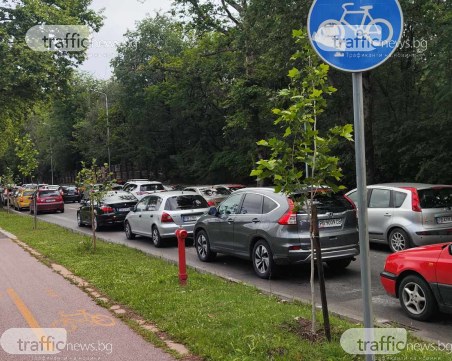 Пътна блокада в целия град заради тежката катастрофа на бул. „Руски”