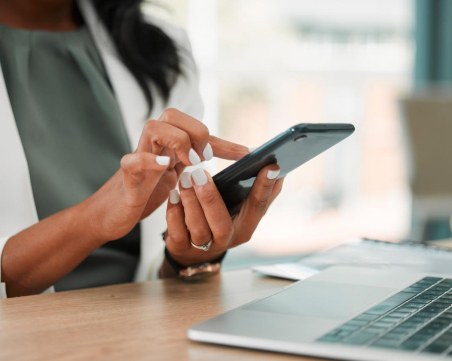 Пазаруваме онлайн през телефона, но с наложен платеж