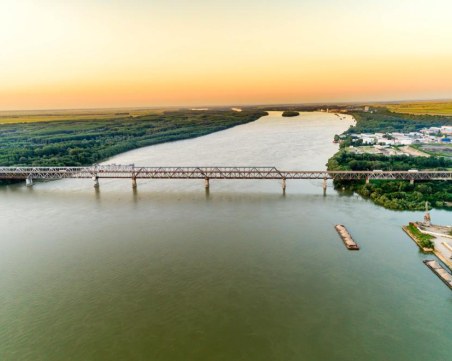 Румънски митничари заловиха четирима българи при опит за контрабанда на цигари