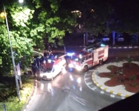 Шофьор е в болница, след като се вряза в дърво в Асеновград