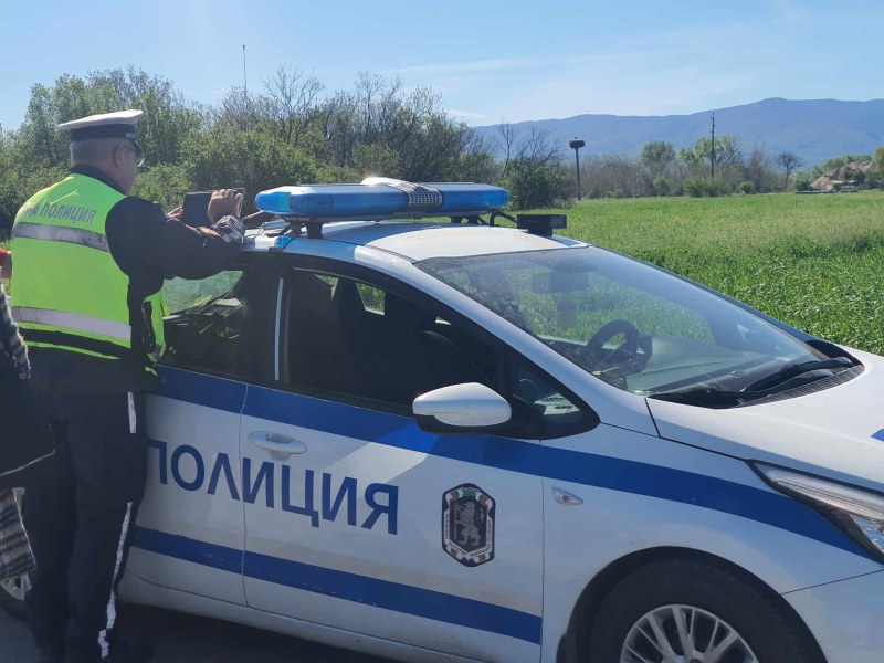 Акция по пътищата в цялата страна! Допълнителни полицейски екипи на основни пътища