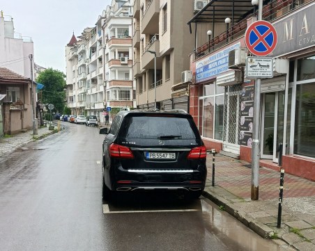 Година след поставянето ѝ: Премахват незаконна маркировка в Кършияка