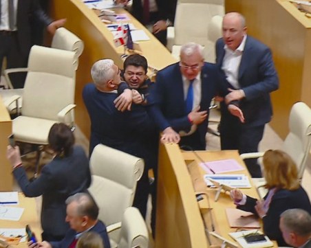 Грузия прие противоречивия закон за чуждестранните агенти