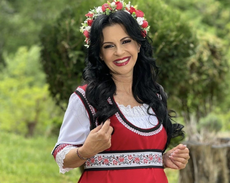 Певицата Росица Пейчева стана майка на момченце