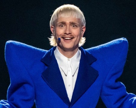 Повдигат обвинения на отстранения участник от Евровизия