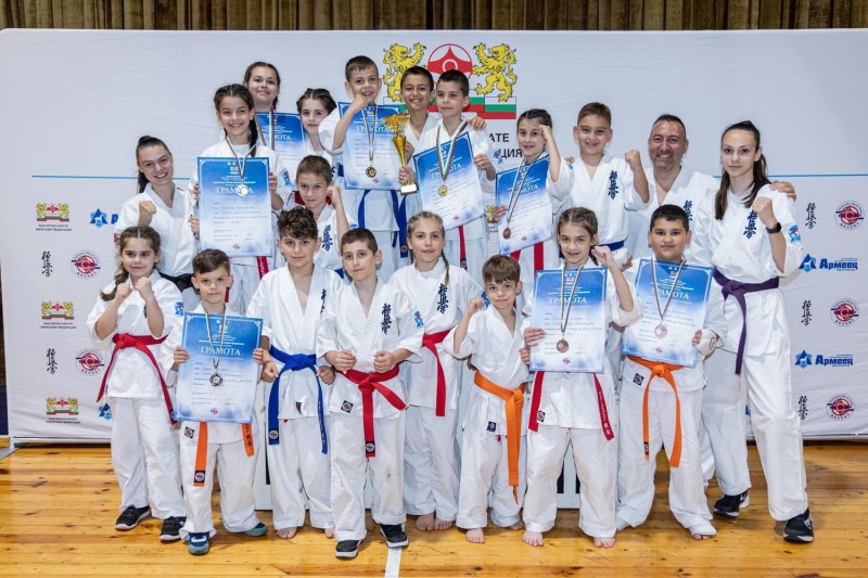 Асеновградският клуб “Оками Дожо спечели 9 медала на Държавно първенство за деца