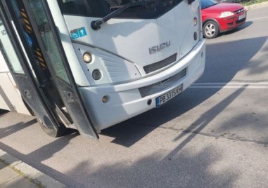 Водач на автобус от градския транспорт в Пловдив изхвърли пътници