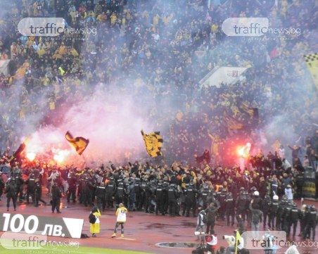 Бултрасите нахлуха на пистата след третия гол на Ботев