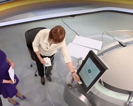 Зам.-председателката на ЦИК показа как ще гласуваме на изборите 2 в 1