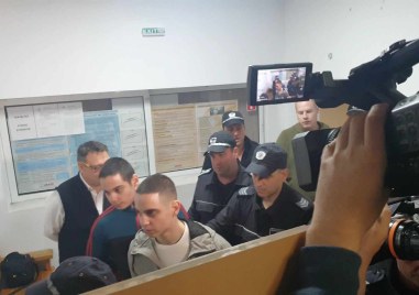 Двама полицаи и вещо лице бяха разпитани днес в съдебната