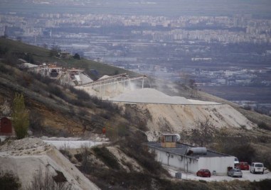 Пореден обрат по делото за изворите спиращи дейността на кариерите