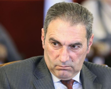 Освободиха директора на 