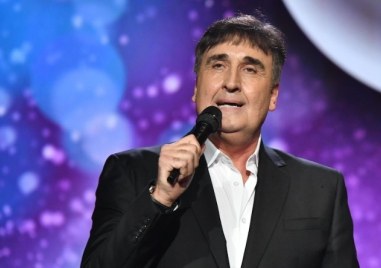 Майката на известния български певец Веселин Маринов Йорданка Маринова е