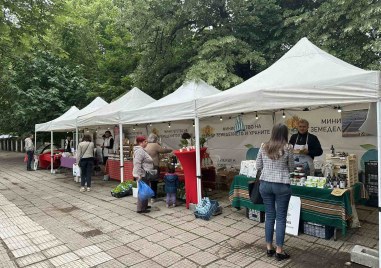 Започна изложението на местни млечни и фермерски продукти което се