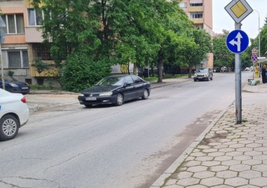 Кръстовището между улиците Димитър Талев и Петър Стоев се предвижда