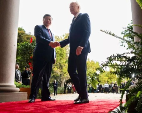 САЩ към Китай: Не може и с Русия, и със Запада