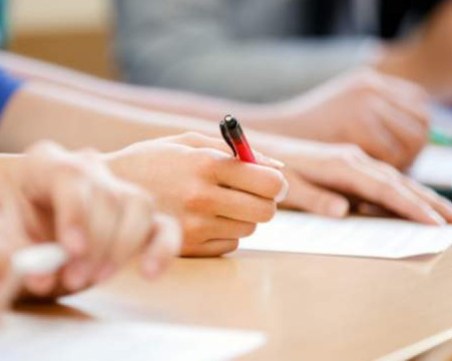 Стана ясно темата, по която пишат зрелостниците на матурата днес