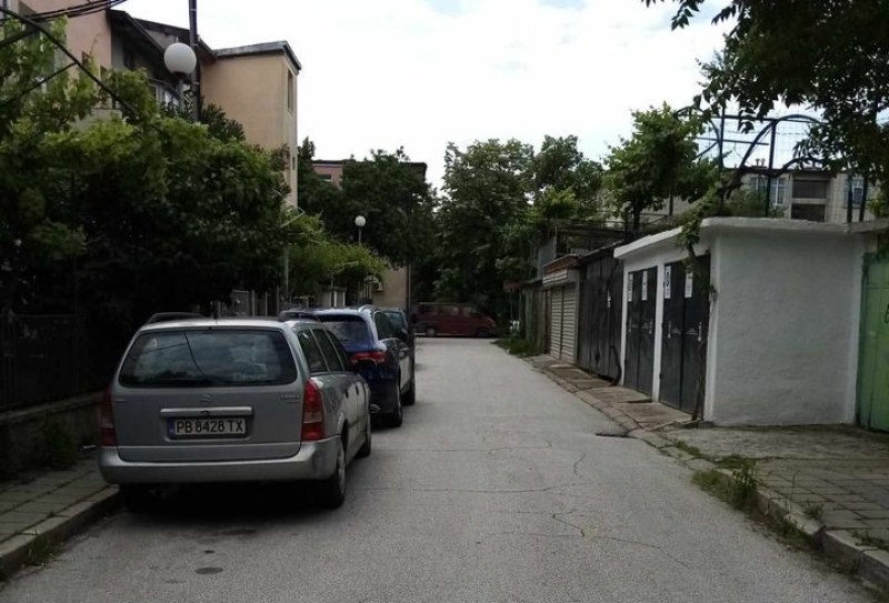 Поредната съседска война за паркоместа избухна на ул. Маяковски в