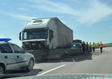 Катастрофа се е случила на автомагистрала Тракия при Ихтиман  За това сигнализират