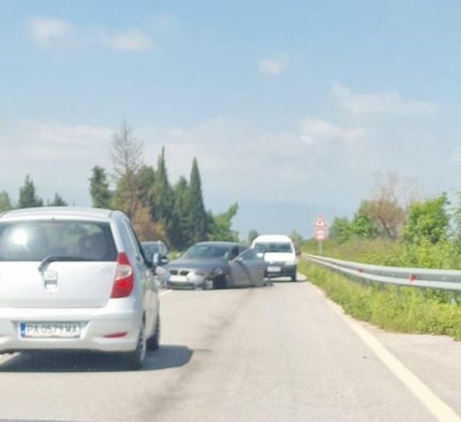 Две коли катастрофираха в Пазарджишко