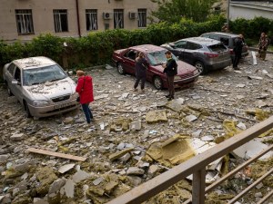 Близо 10 000 души са евакуирани от домовете им в Харковска област след руските атаки