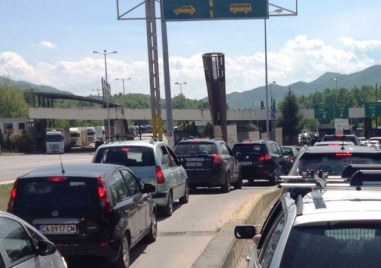 По границата с Румъния трафикът е интензивен на ГКПП Видин