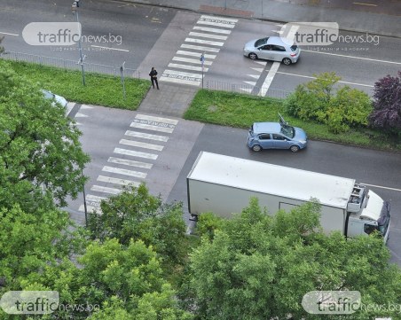 Лека катастрофа затруднява движението по бул. 