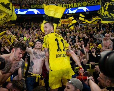 Марко Ройс купи бира за 80 000 фенове