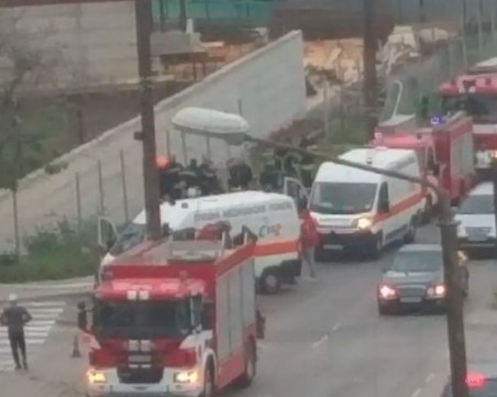 Тежка катастрофа във Варна! Кола падна в изкоп, има загинал