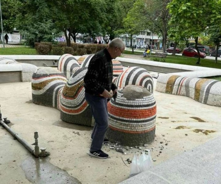 Вандали разрушиха реставриран фонтан в Пловдив