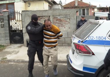 Трима души са задържани в София при полицейска операция срещу
