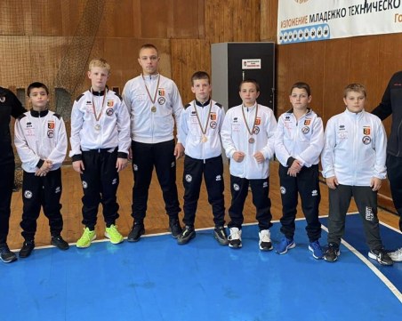 Осем медала за борците на Локомотив на Държавното за деца в Горна Оряховица