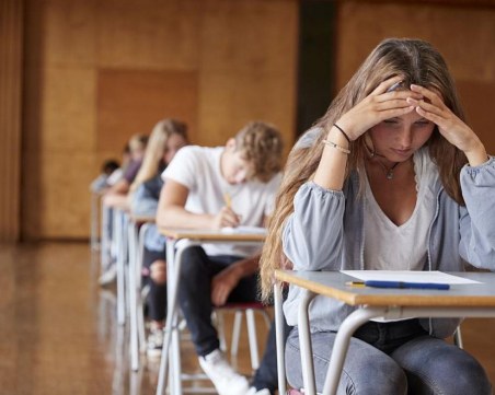 Петима ученици са с анулирана работа на втората матура днес