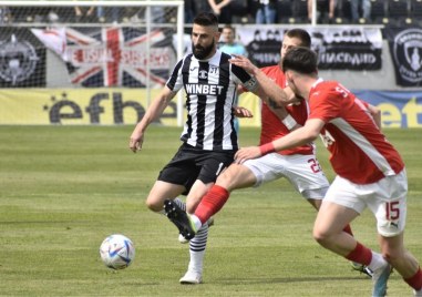 Двама играчи от Локомотив и един от Ботев ще пропуснат