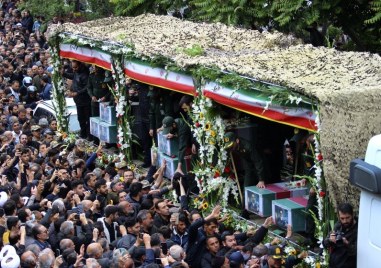 В Иран започна тридневното погребение на президента Ебрахим Раиси външния