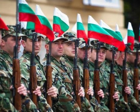 Над 100 български военни заминават за Косово