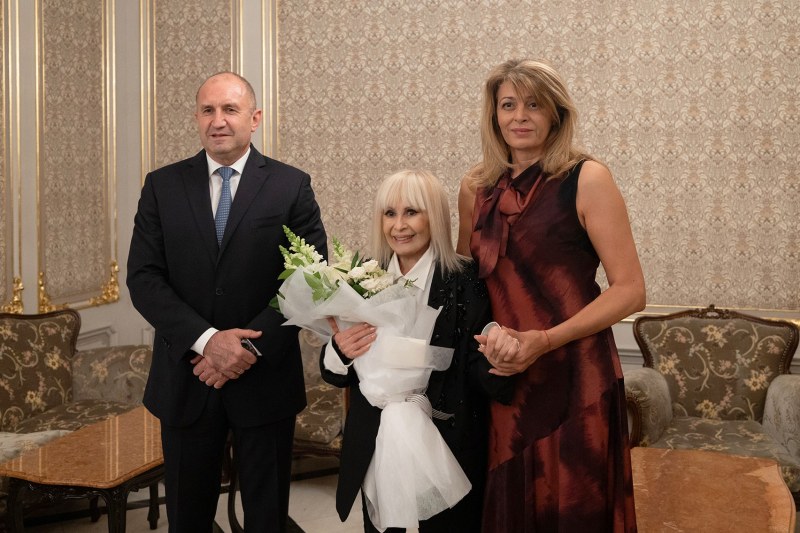 Лили Иванова получи Почетния знак на президента