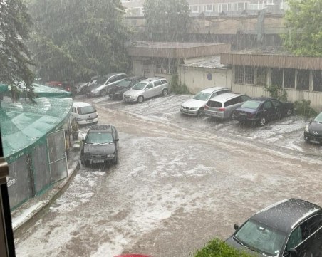 Градушка удари София